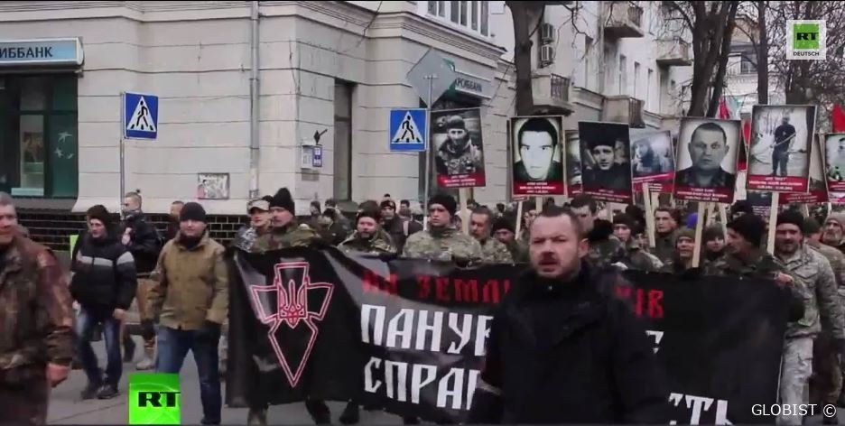 Pressefreiheit? Russische Journalisten filmen Rechten Sektor - Kiew weist sie aus