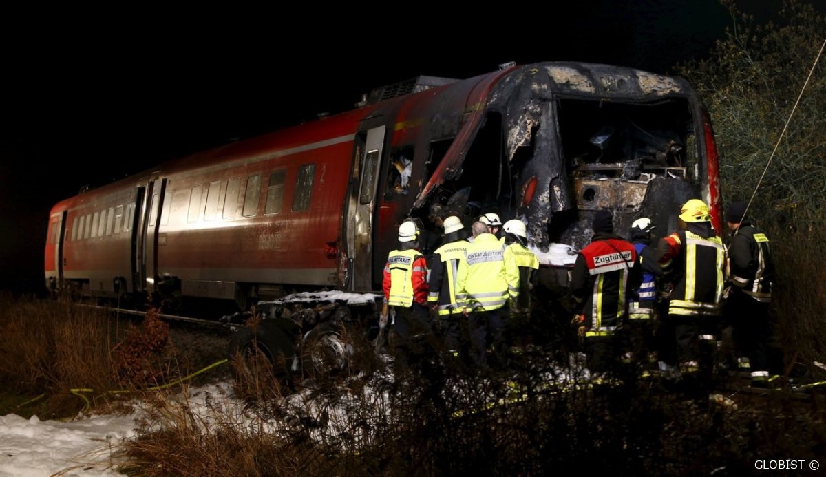Zugzusammenstoß - eine Rache an Seehofer für Besuch zu Putin?